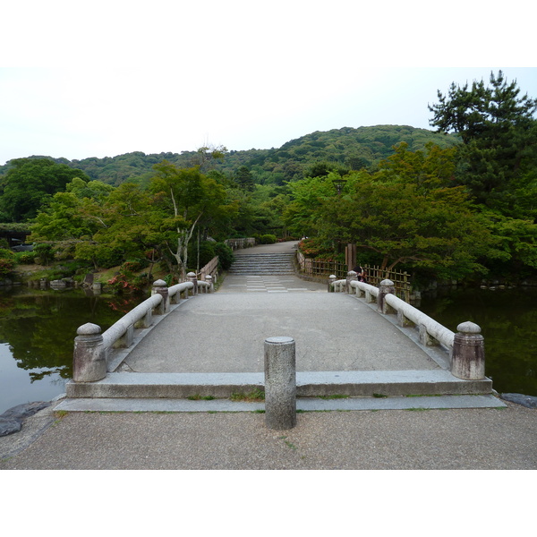 Picture Japan Kyoto Yasaka Shrine 2010-06 7 - Recreation Yasaka Shrine