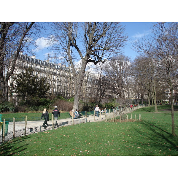 Picture France Paris Monceau Garden 2006-03 15 - Center Monceau Garden