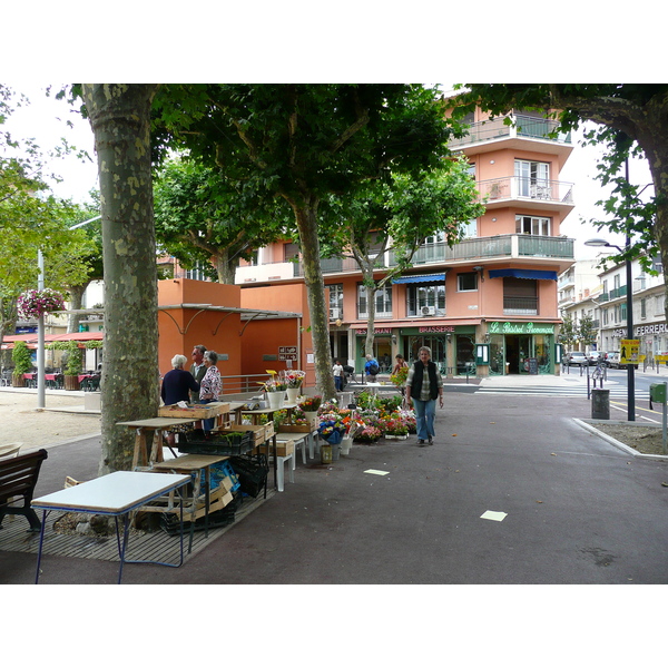 Picture France Vence Place du Grand Jardin 2007-07 12 - Tour Place du Grand Jardin