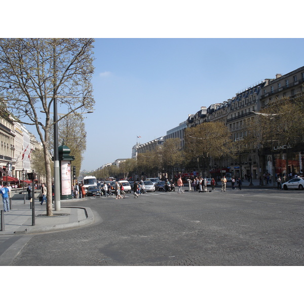 Picture France Paris Champs Elysees 2006-04 23 - Recreation Champs Elysees