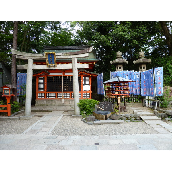 Picture Japan Kyoto Yasaka Shrine 2010-06 16 - Recreation Yasaka Shrine