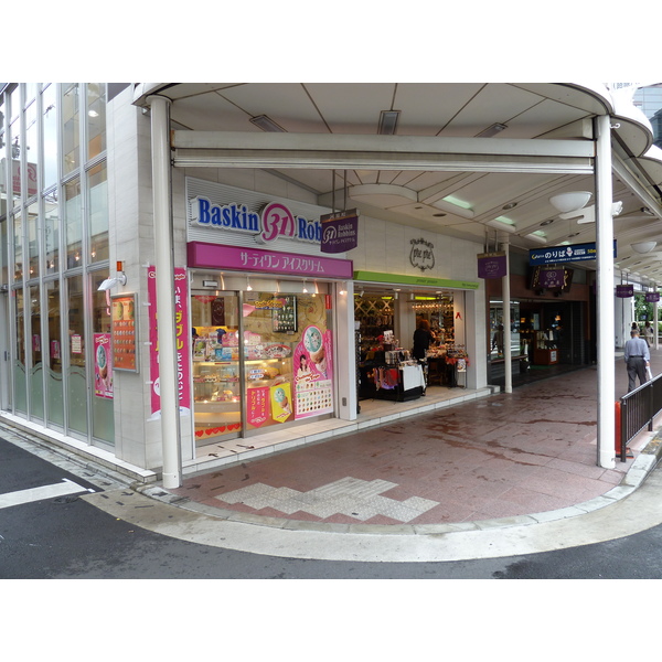 Picture Japan Kyoto Shijo dori 2010-06 11 - Center Shijo dori