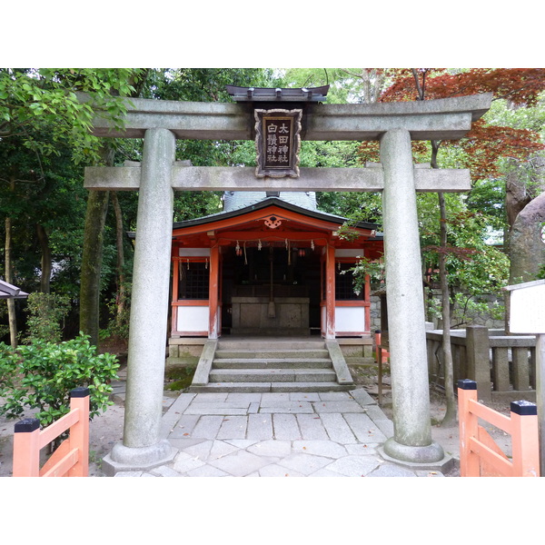 Picture Japan Kyoto Yasaka Shrine 2010-06 24 - Discovery Yasaka Shrine