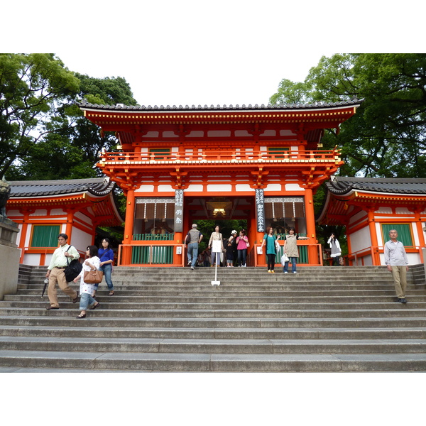 Picture Japan Kyoto Yasaka Shrine 2010-06 27 - Recreation Yasaka Shrine