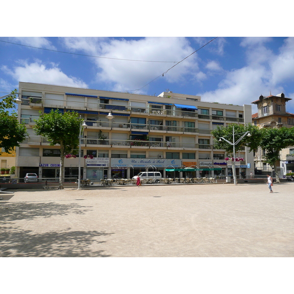 Picture France Vence Place du Grand Jardin 2007-07 29 - Tours Place du Grand Jardin