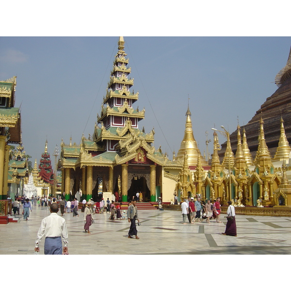 Picture Myanmar Yangon Shwedagon Pagoda 2005-01 14 - Recreation Shwedagon Pagoda