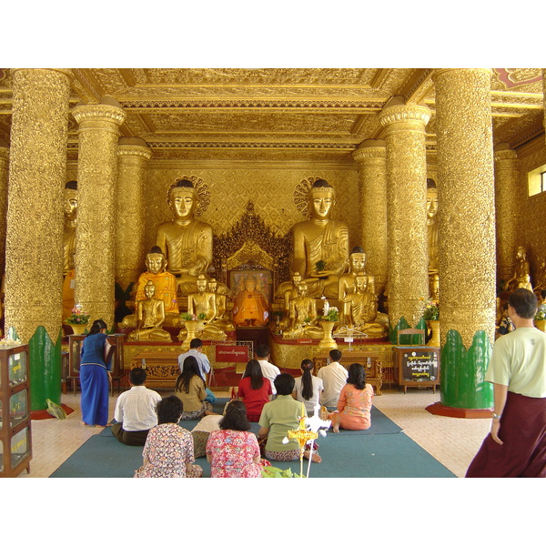 Picture Myanmar Yangon Shwedagon Pagoda 2005-01 34 - Discovery Shwedagon Pagoda