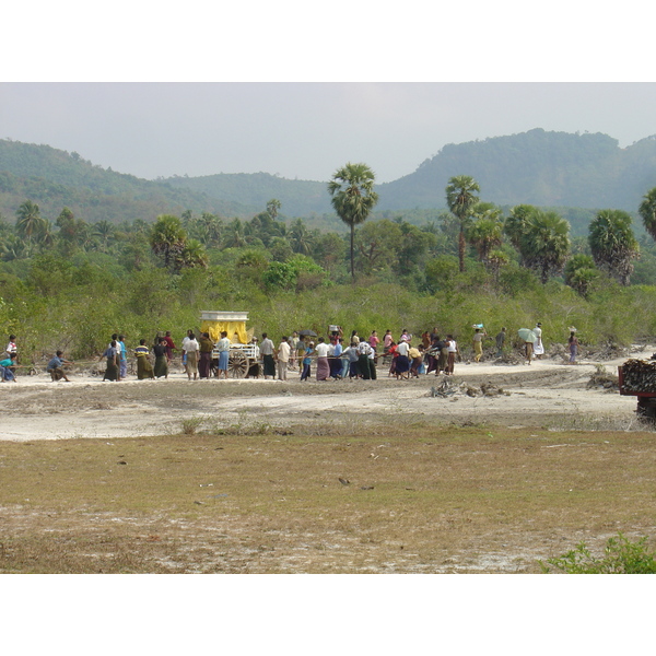 Picture Myanmar Maungmagan North 2005-01 23 - Tours Maungmagan North