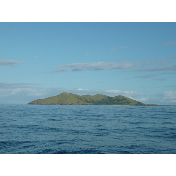 Picture Fiji Amunuca Island to Castaway Island 2010-05 27 - Center Amunuca Island to Castaway Island