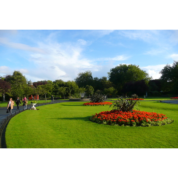 Picture Ireland Dublin St. Stephen's Green 2008-09 53 - Tour St. Stephen's Green