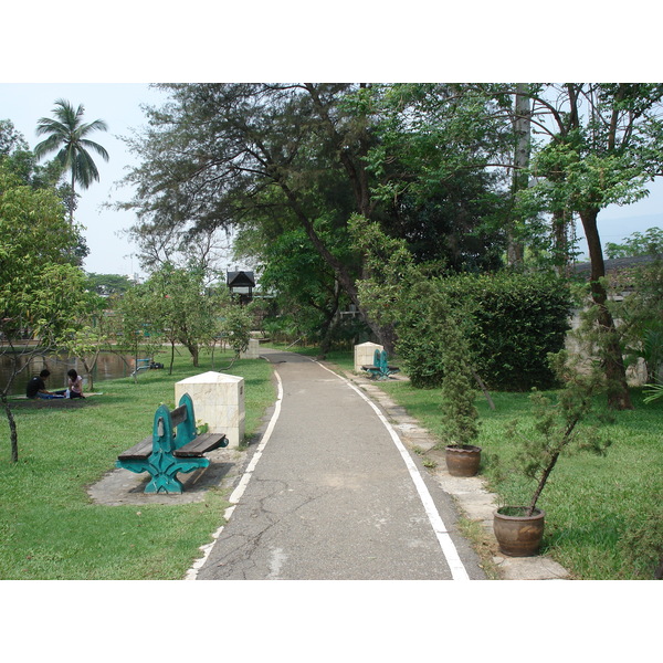 Picture Thailand Chiang Mai Inside Canal Buak Had Park 2006-04 10 - Around Buak Had Park