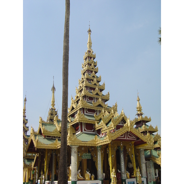 Picture Myanmar Yangon Shwedagon Pagoda 2005-01 41 - Recreation Shwedagon Pagoda