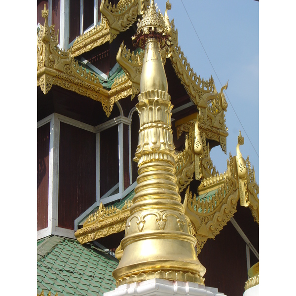 Picture Myanmar Yangon Shwedagon Pagoda 2005-01 22 - Center Shwedagon Pagoda