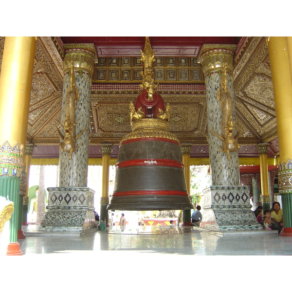 Picture Myanmar Yangon Shwedagon Pagoda 2005-01 13 - Tour Shwedagon Pagoda