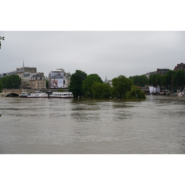 Picture France Paris Seine river 2016-06 26 - Center Seine river