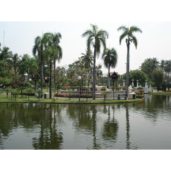 Picture Thailand Chiang Mai Inside Canal Buak Had Park 2006-04 12 - Center Buak Had Park