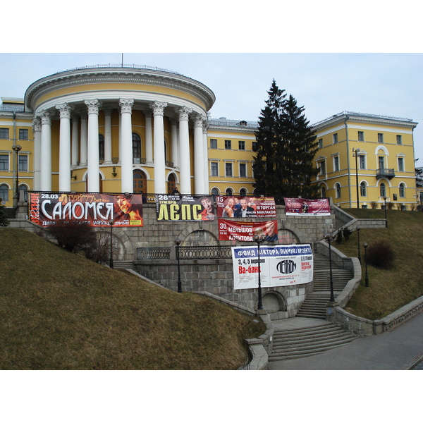 Picture Ukraine Kiev Kreschatyk Street 2007-03 30 - Tour Kreschatyk Street