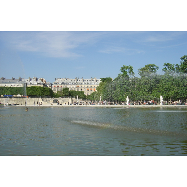 Picture France Paris Garden of Tuileries 2007-05 105 - Center Garden of Tuileries