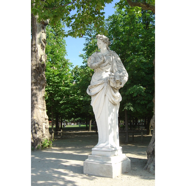 Picture France Paris Garden of Tuileries 2007-05 137 - Discovery Garden of Tuileries