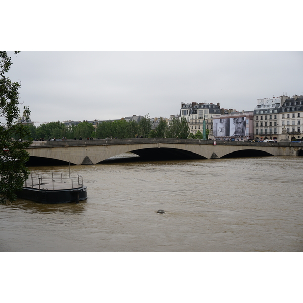 Picture France Paris Seine river 2016-06 19 - History Seine river