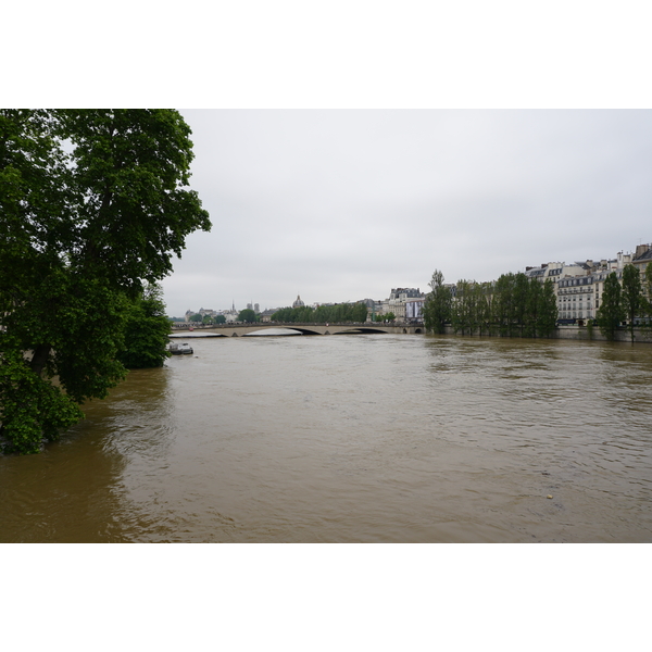 Picture France Paris Seine river 2016-06 41 - Tour Seine river