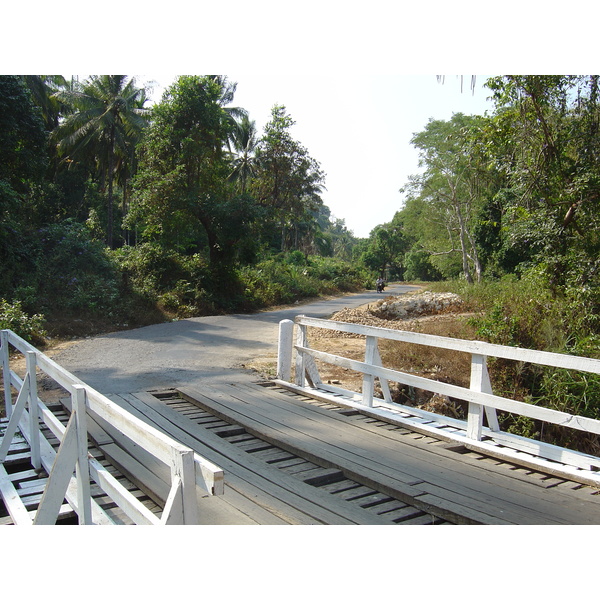 Picture Myanmar Road from Dawei to Maungmagan beach 2005-01 54 - Discovery Road from Dawei to Maungmagan beach