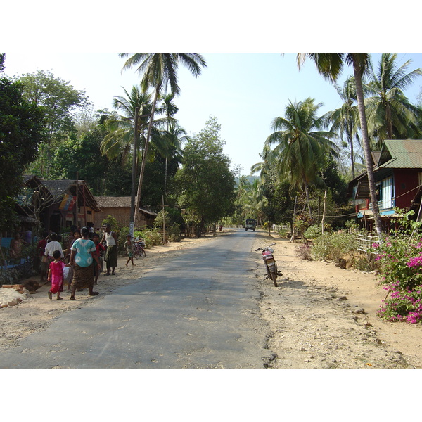 Picture Myanmar Road from Dawei to Maungmagan beach 2005-01 14 - Tours Road from Dawei to Maungmagan beach