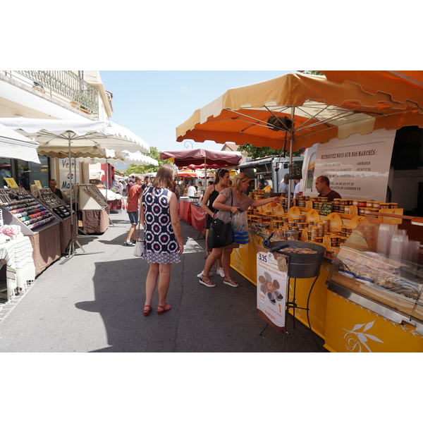 Picture France L'Isle-sur-la-Sorgue 2017-08 5 - Discovery L'Isle-sur-la-Sorgue