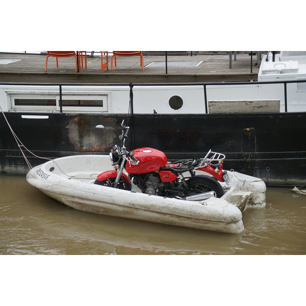 Picture France Paris Seine river 2016-06 58 - Around Seine river