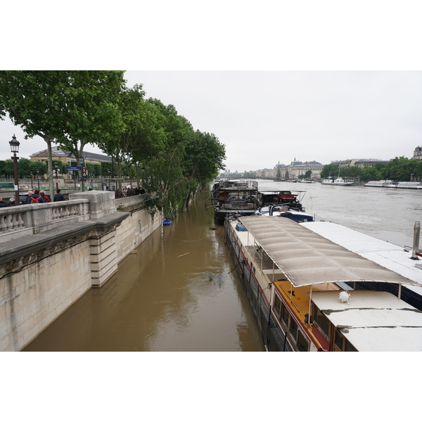 Picture France Paris Seine river 2016-06 42 - Tours Seine river