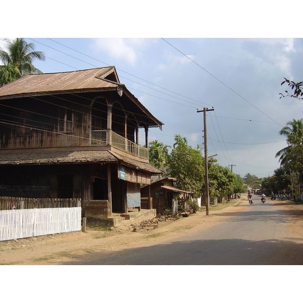 Picture Myanmar Road from Dawei to Maungmagan beach 2005-01 1 - Around Road from Dawei to Maungmagan beach