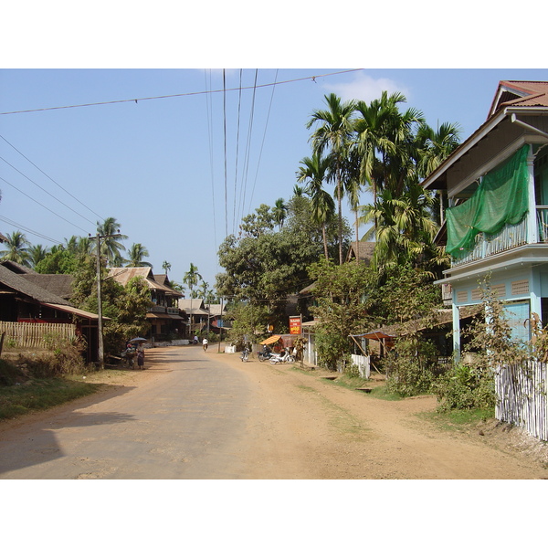 Picture Myanmar Road from Dawei to Maungmagan beach 2005-01 20 - Center Road from Dawei to Maungmagan beach