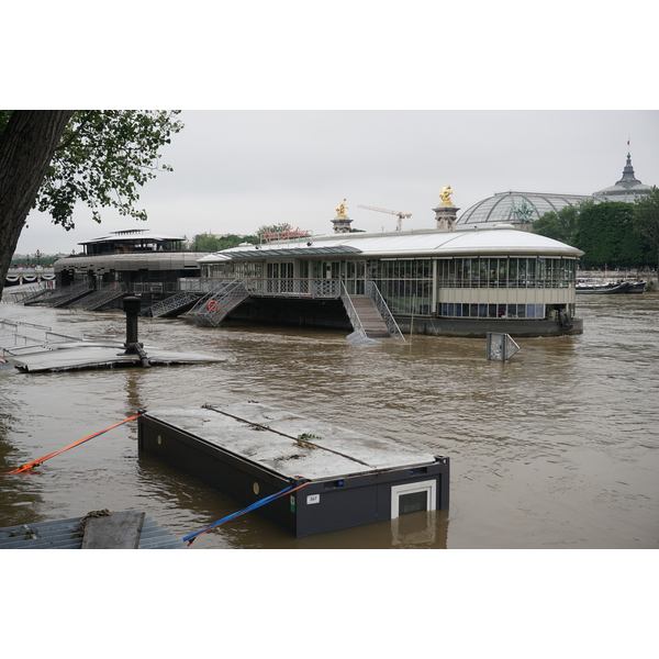 Picture France Paris Seine river 2016-06 75 - Tours Seine river