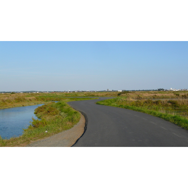 Picture France Guerande Les marais salants 2007-08 25 - Center Les marais salants