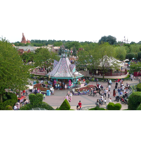 Picture France Disneyland Paris Alice Labyrinth 2007-07 10 - Center Alice Labyrinth