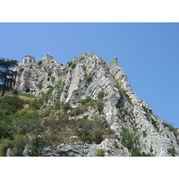 Picture France Sisteron 2004-08 3 - Tours Sisteron