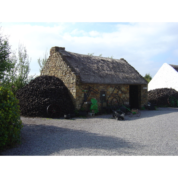 Picture Ireland Kerry Bog village 2004-05 13 - Center Kerry Bog village