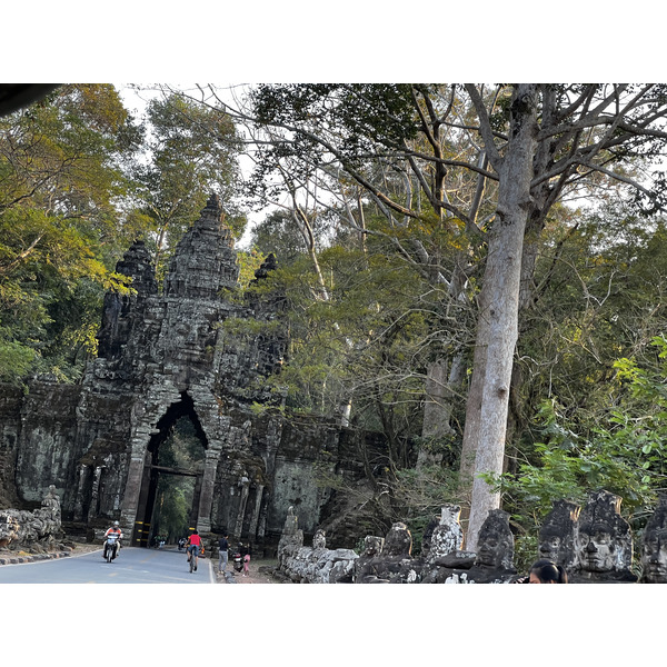 Picture Cambodia Siem Reap Angkor Thom 2023-01 20 - Recreation Angkor Thom