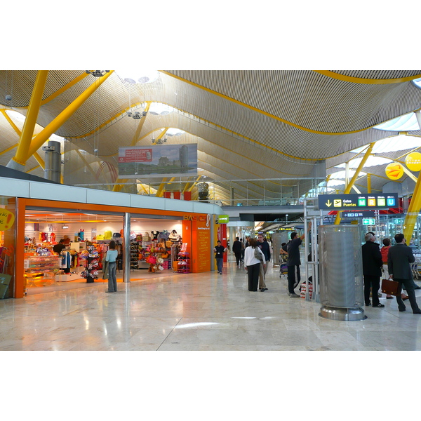 Picture Spain Madrid Barajas Airport 2007-09 60 - Discovery Barajas Airport