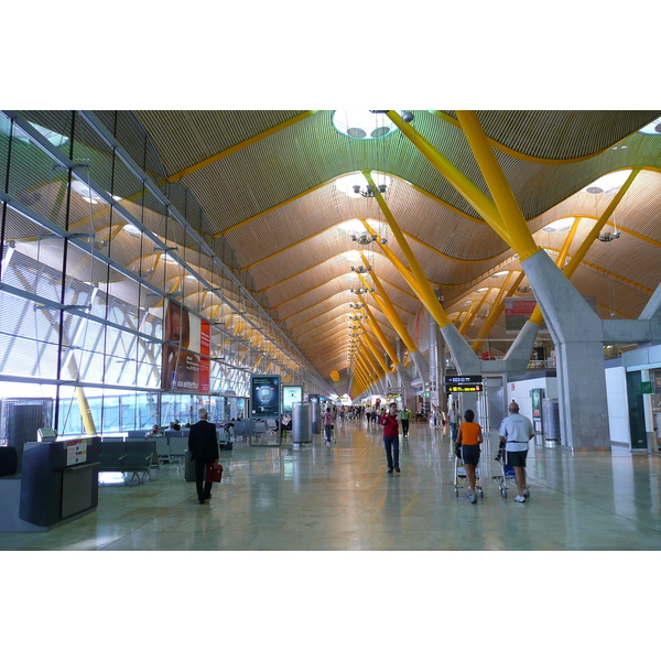 Picture Spain Madrid Barajas Airport 2007-09 48 - Discovery Barajas Airport