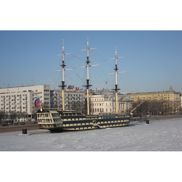 Picture Russia St Petersburg Neva 2006-03 40 - Discovery Neva