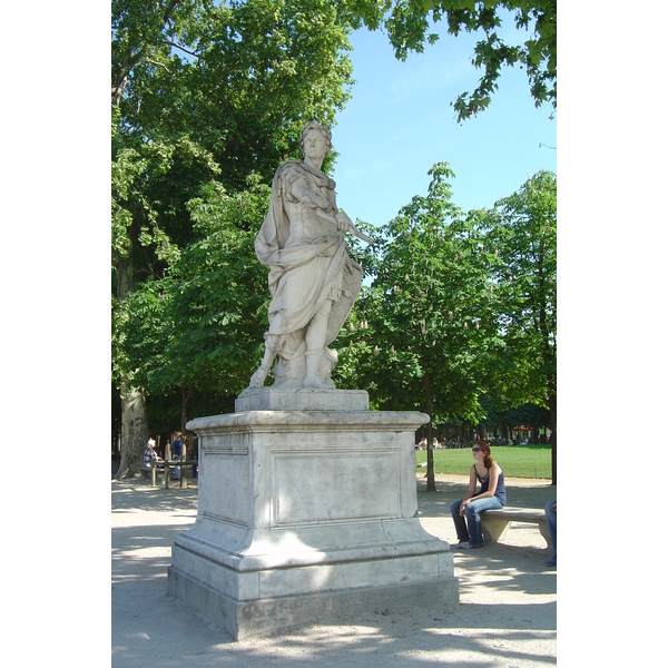 Picture France Paris Garden of Tuileries 2007-05 188 - Center Garden of Tuileries