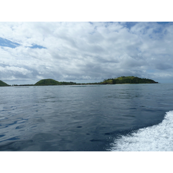 Picture Fiji Amunuca Island to Castaway Island 2010-05 104 - Center Amunuca Island to Castaway Island