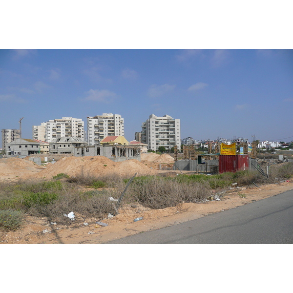 Picture Israel Rishon Le Zion 2007-06 32 - Tours Rishon Le Zion