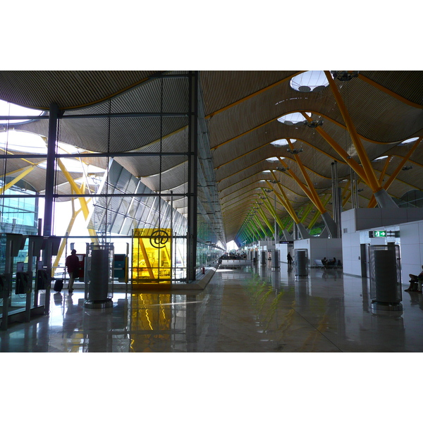 Picture Spain Madrid Barajas Airport 2007-09 51 - Discovery Barajas Airport