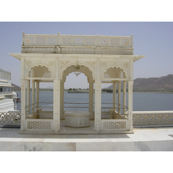 Picture India Udaipur Lake Palace Hotel 2003-05 18 - Around Lake Palace Hotel