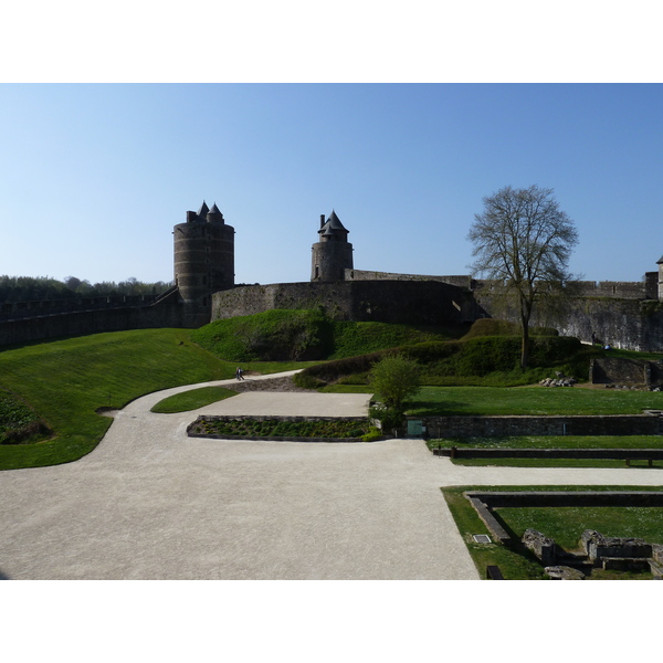 Picture France Fougeres 2010-04 78 - Tours Fougeres