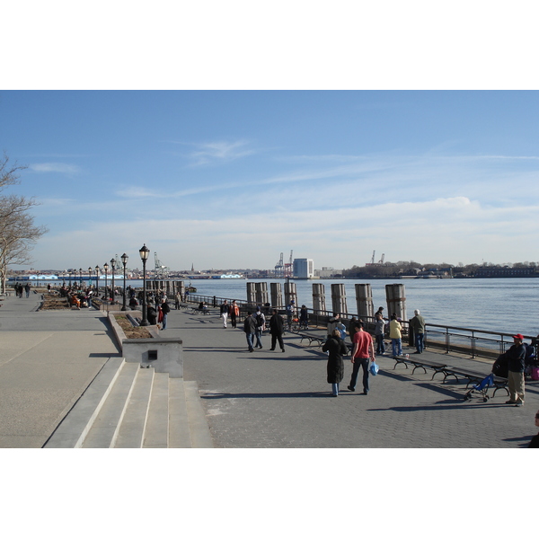 Picture United States New York Battery Park 2006-03 23 - Discovery Battery Park