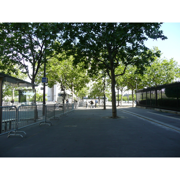 Picture France Paris Etoile and Arc de Triomphe 2007-05 0 - Center Etoile and Arc de Triomphe