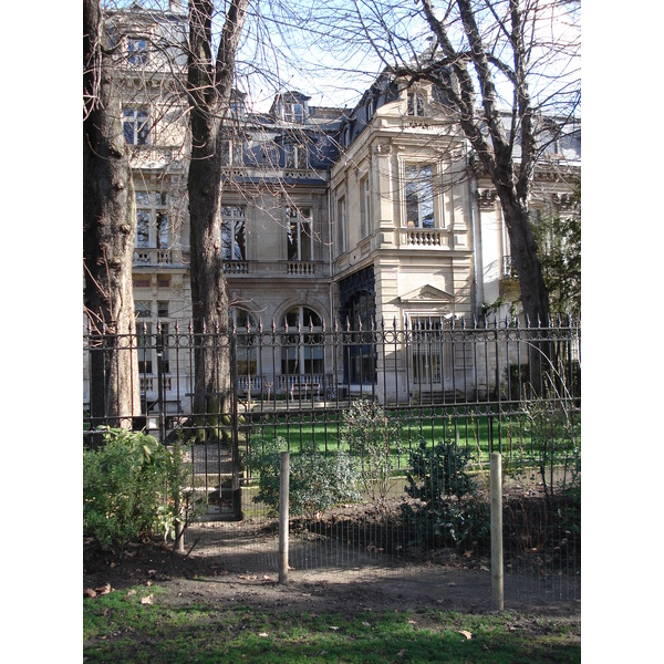 Picture France Paris 8th Arrondissement Monceau Garden 2006-03 39 - Tours Monceau Garden